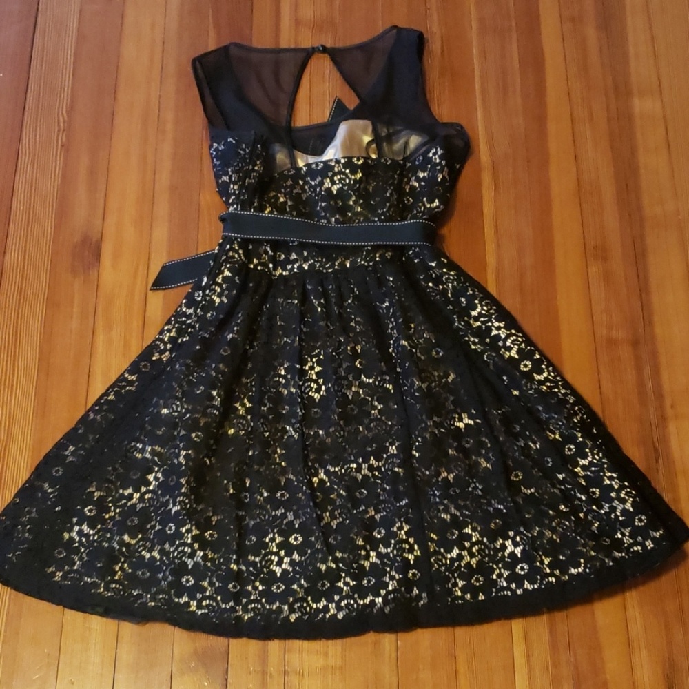 Gold and Black lace, silk, and tulle trim dress - Picture 4 of 7